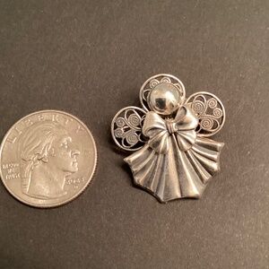 Sweet little guardian angel pen… Silver tone, handcrafted